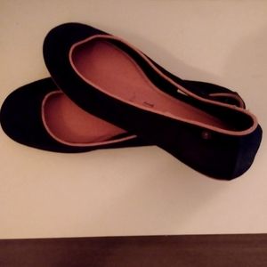 Black flats with pink rim